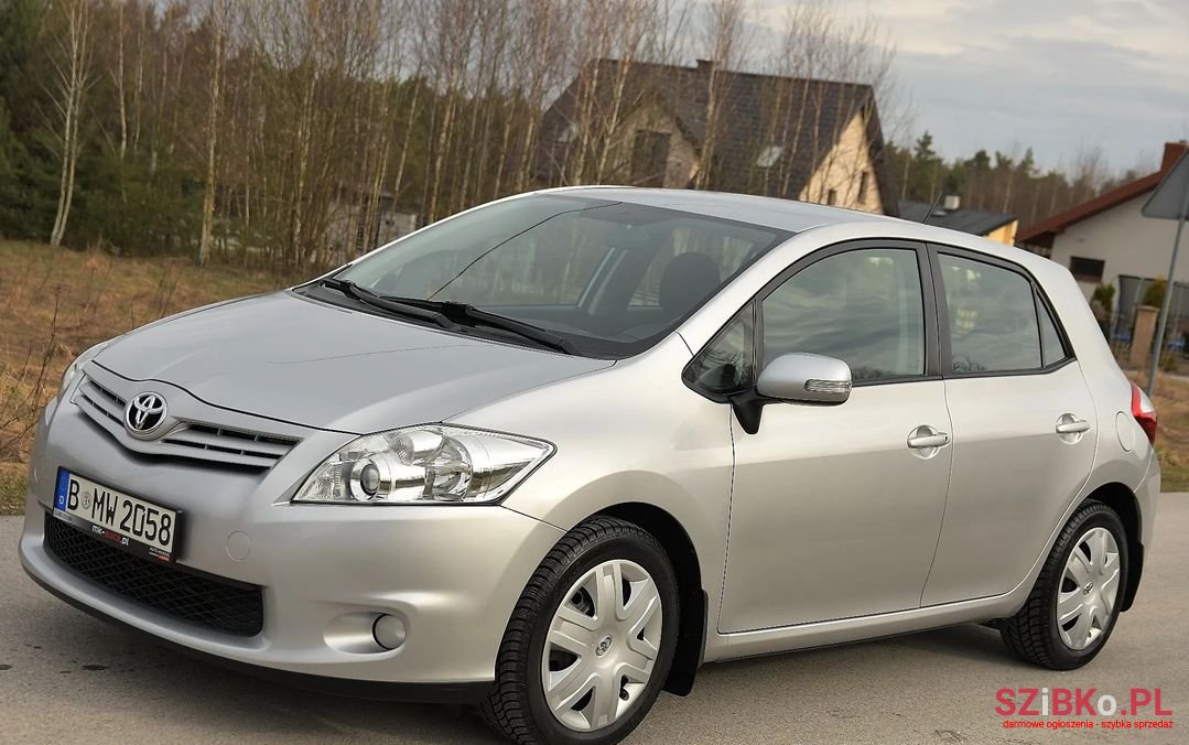 2010' Toyota Auris photo #3