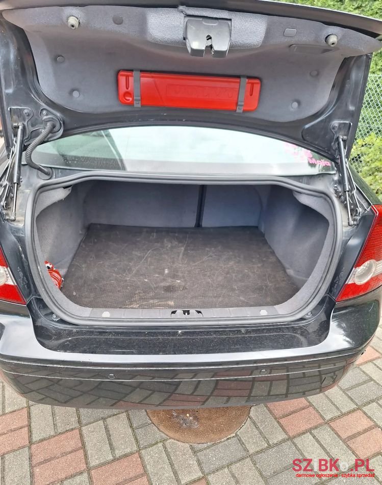 2005' Volvo S40 1.6D photo #5