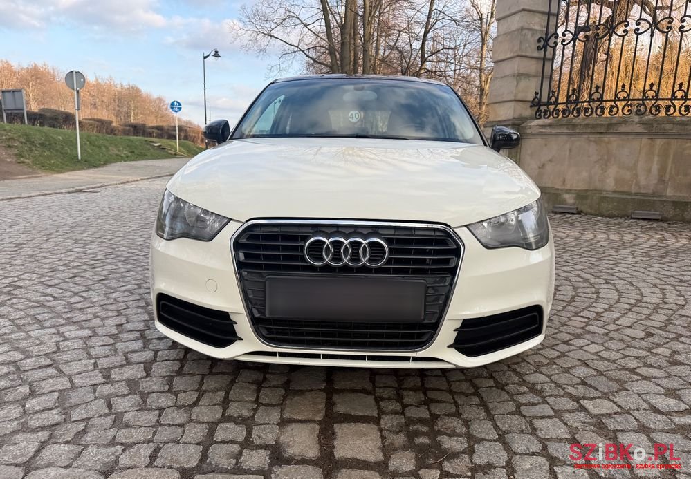 2011' Audi A1 1.6 Tdi Ambition photo #4