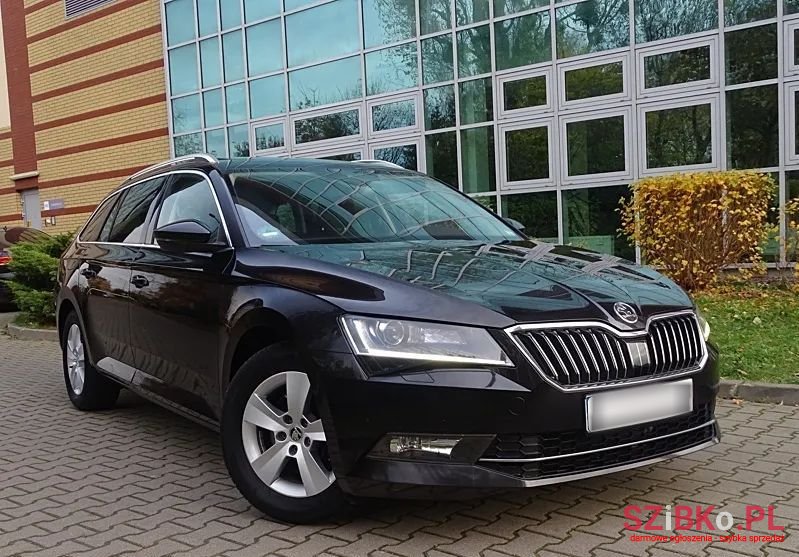 2018' Skoda Superb photo #2