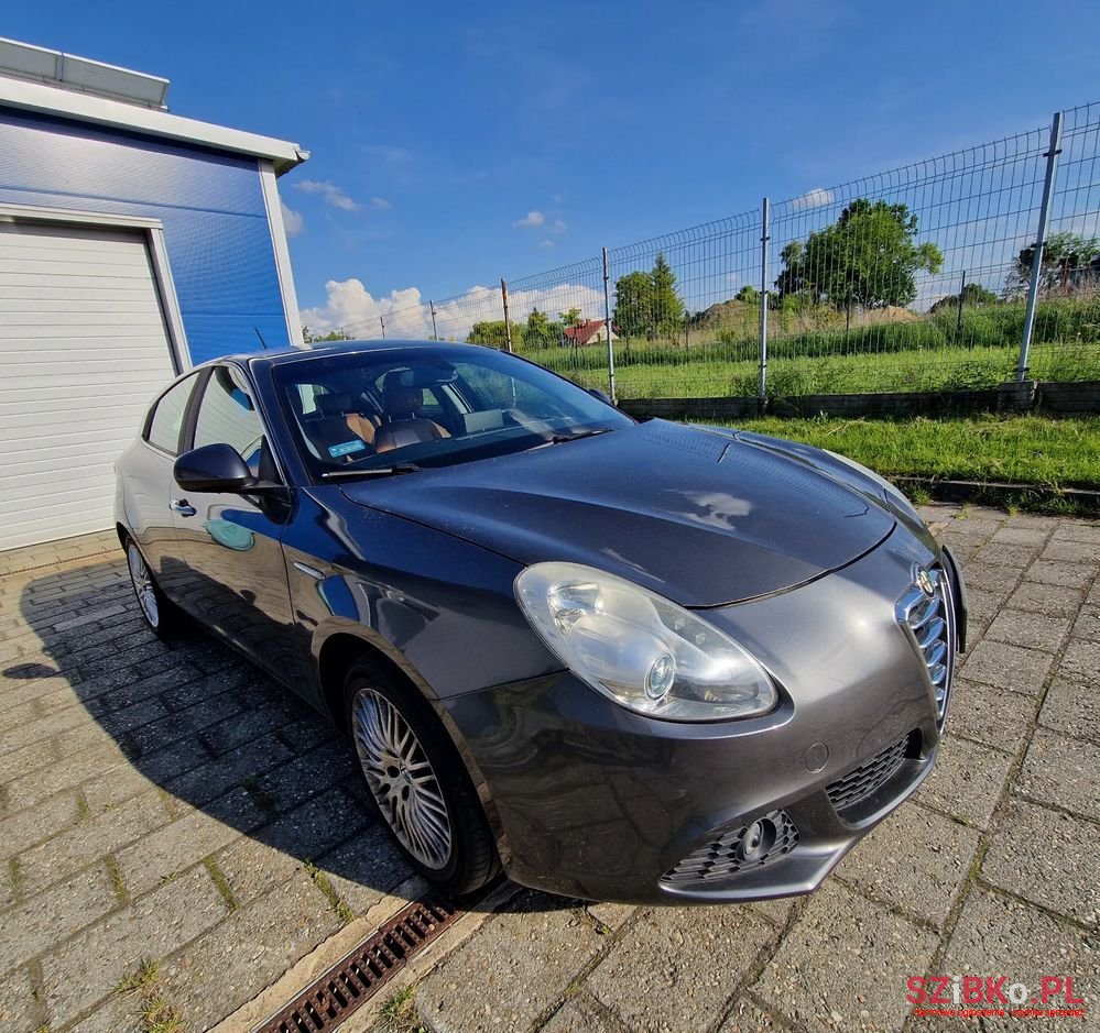 2013' Alfa Romeo Giulietta photo #6