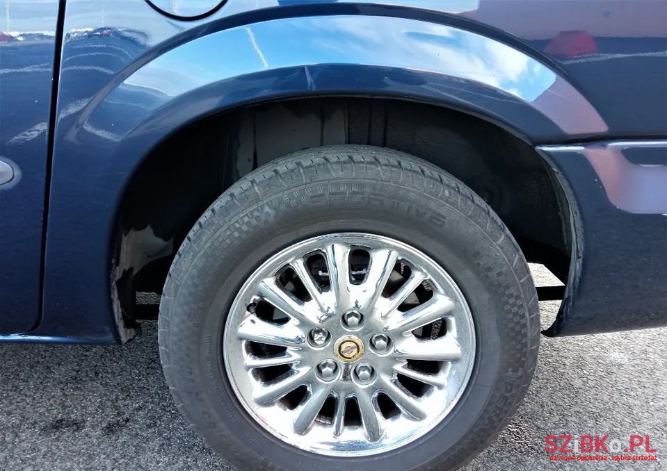 2003' Chrysler Voyager photo #3