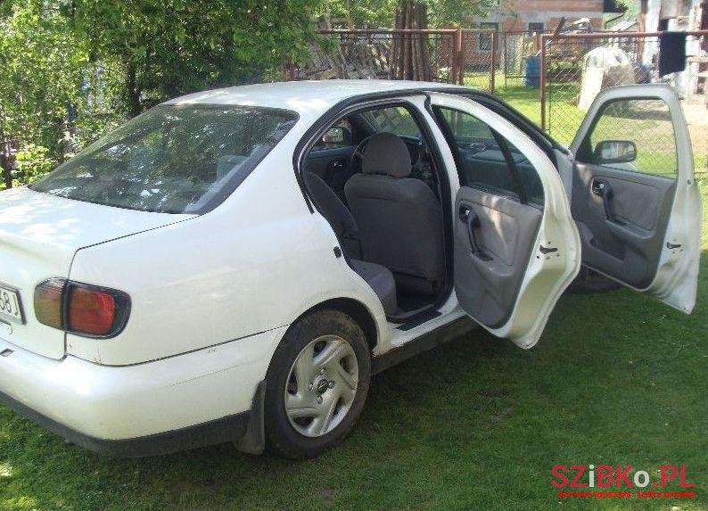 2001' Nissan Primera photo #2