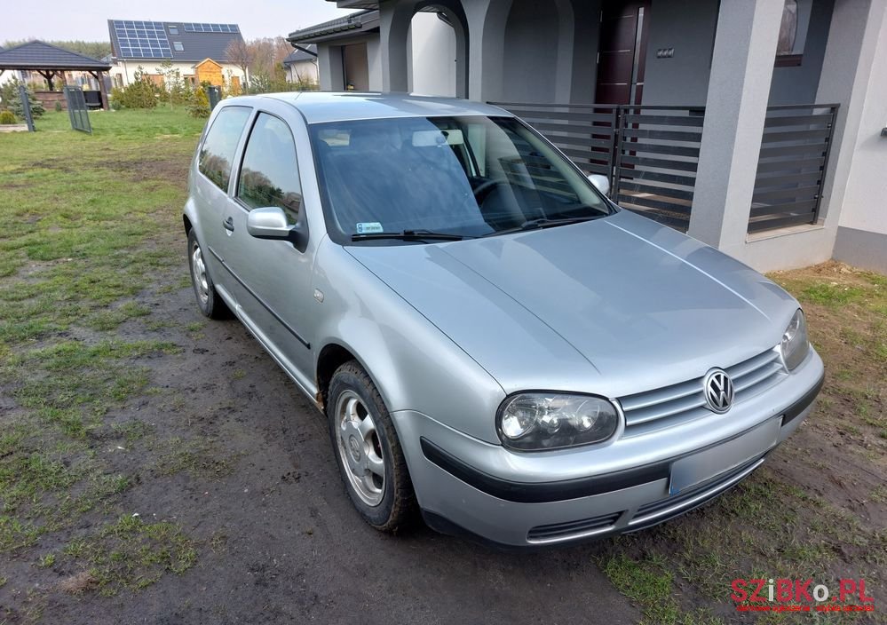 2001' Volkswagen Golf photo #2