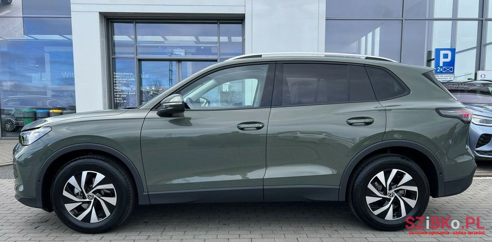 2024' Volkswagen Tiguan photo #3
