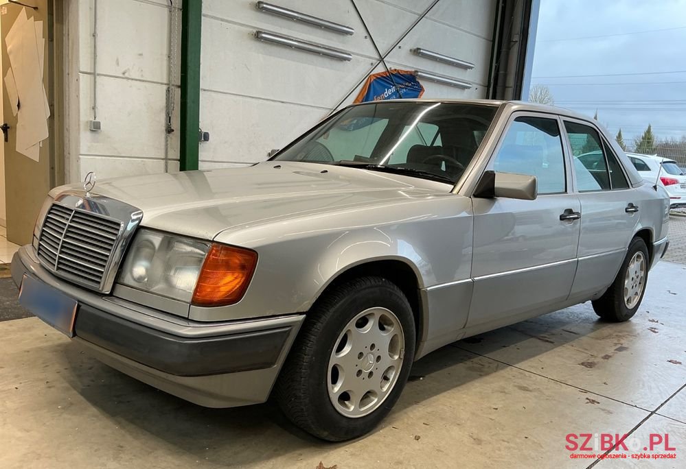 1993' Mercedes-Benz W124 photo #1