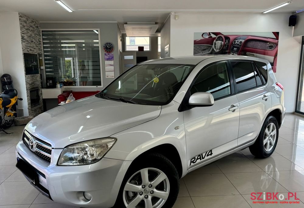 2008' Toyota RAV4 2.2 D-4D Luna photo #2