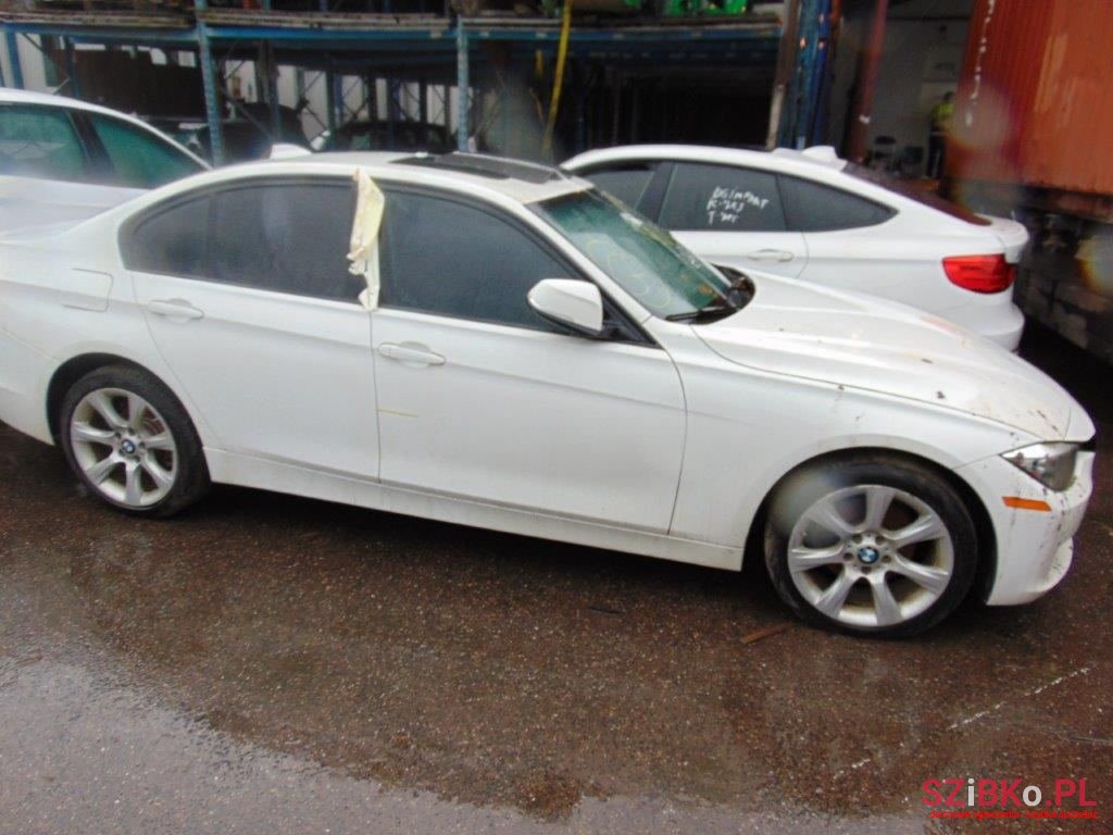 2015' BMW 3 Series 320 photo #2