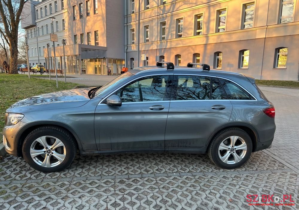 2018' Mercedes-Benz GLC 220 D 4-Matic photo #2