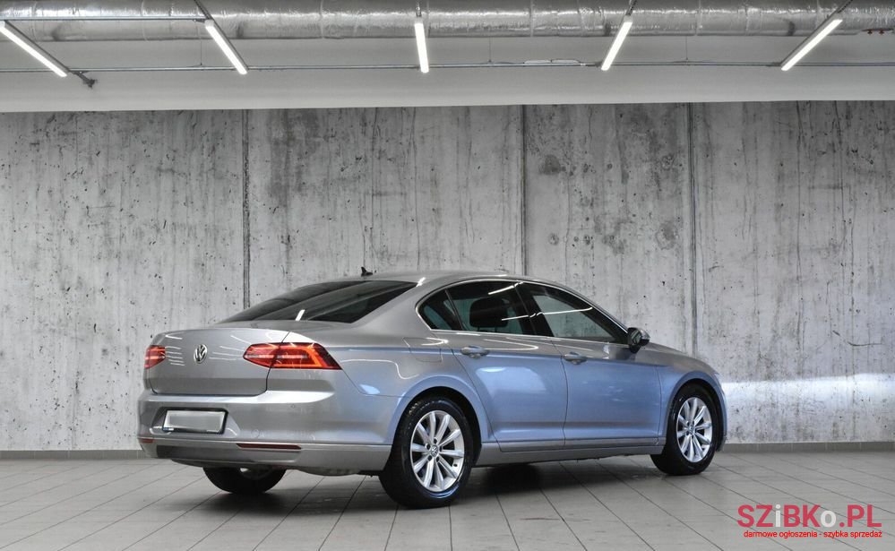 2019' Volkswagen Passat photo #2