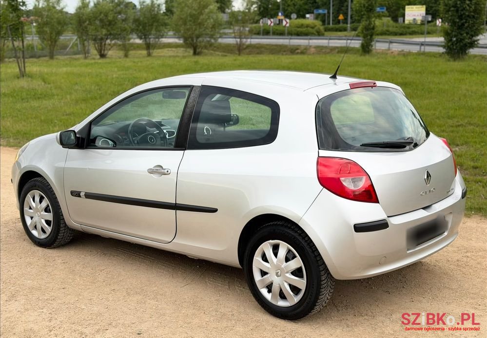 2005' Renault Clio photo #6