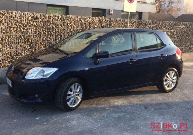 2007' Toyota Auris photo #1