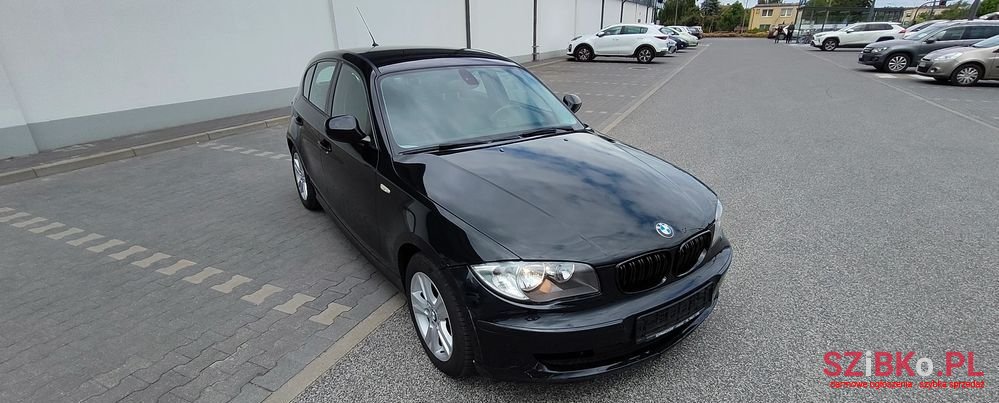 2011' BMW 1 Series photo #6