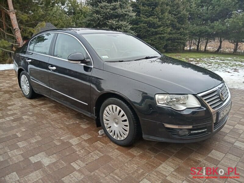 2005' Volkswagen Passat photo #2