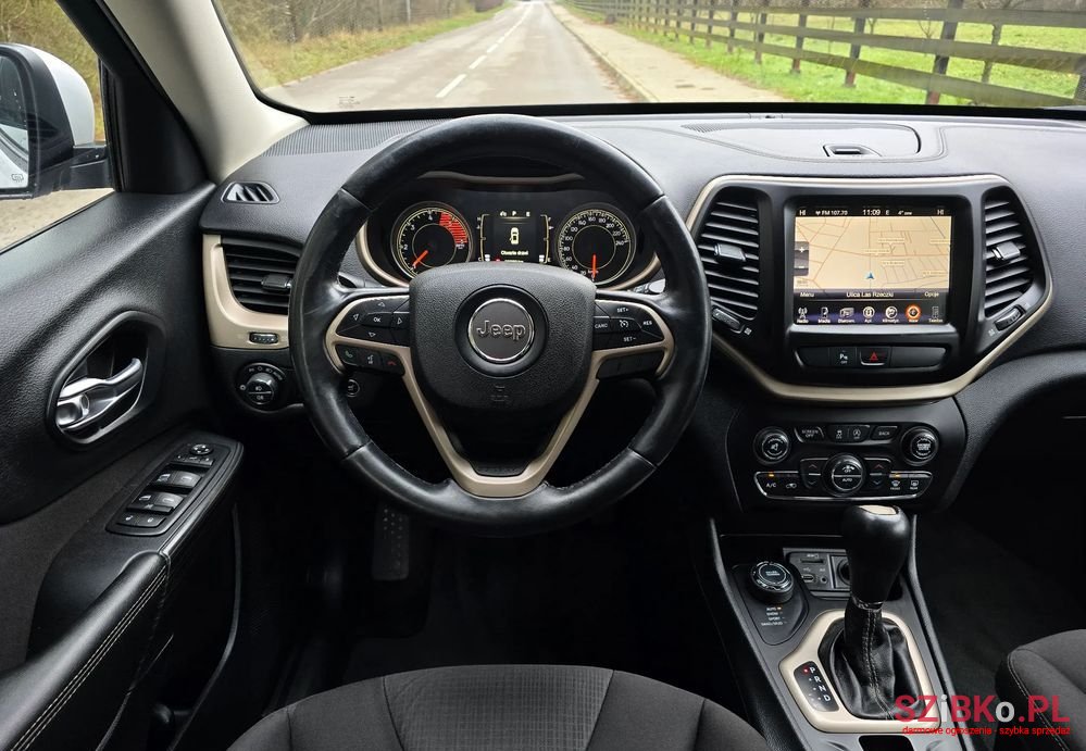 2017' Jeep Cherokee photo #4