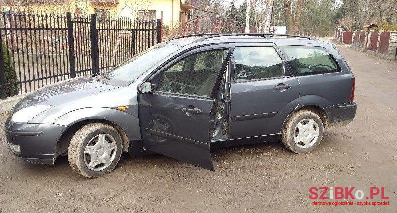 2002' Ford Focus photo #2