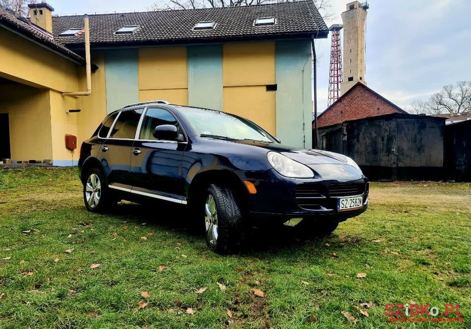 2004' Porsche Cayenne photo #2