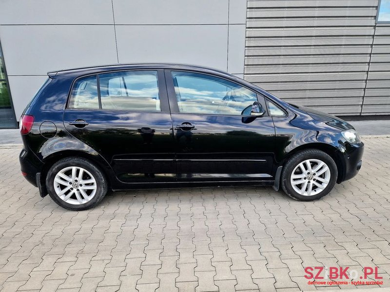 2009' Volkswagen Golf Plus photo #3