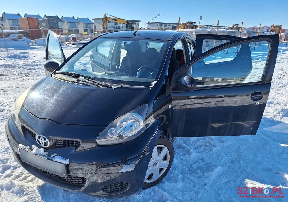 2011' Toyota Aygo Standard photo #4