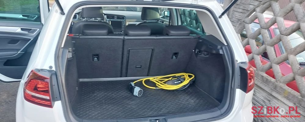 2015' Volkswagen Golf E-Golf photo #5