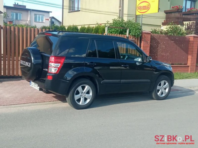 2009' Suzuki Grand Vitara photo #1