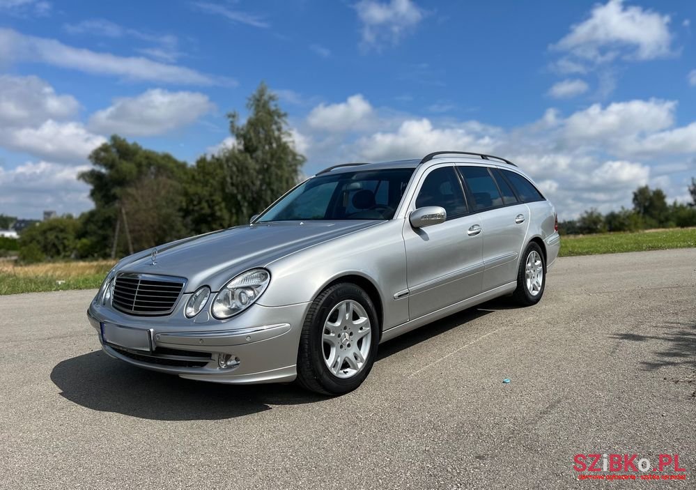 2004' Mercedes-Benz E-Class 320 Cdi T photo #1
