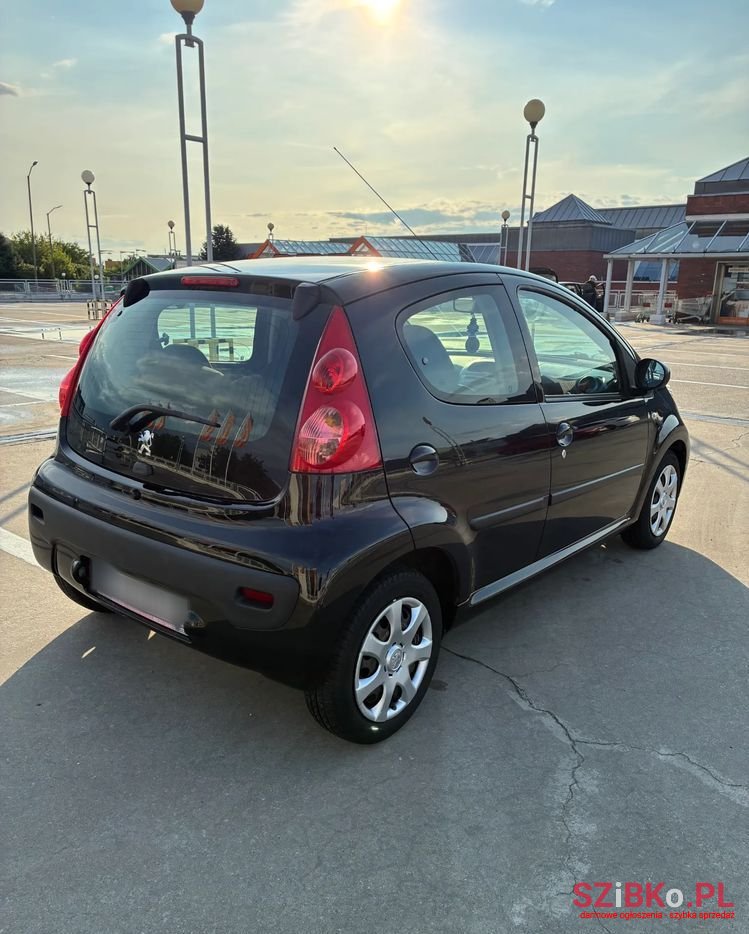 2010' Peugeot 107 1.0 Urban Move photo #6