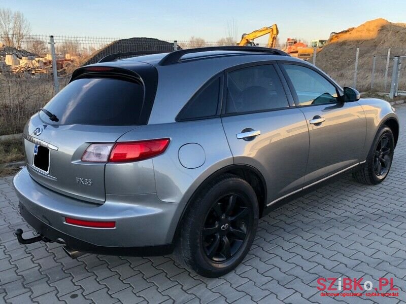 2005' Infiniti FX35 photo #2