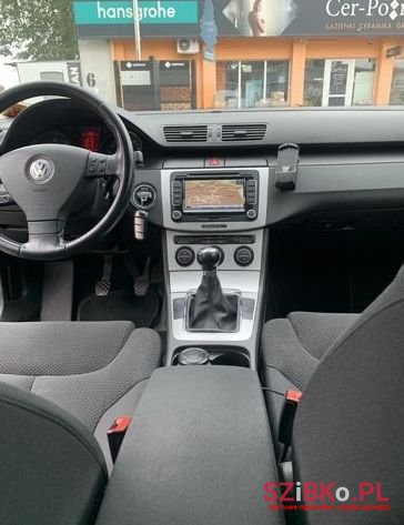 2007' Volkswagen Passat photo #4