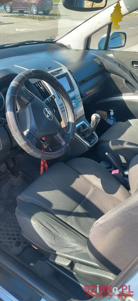 2004' Toyota Corolla Verso photo #5