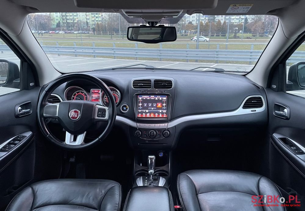 2013' Fiat Freemont photo #2