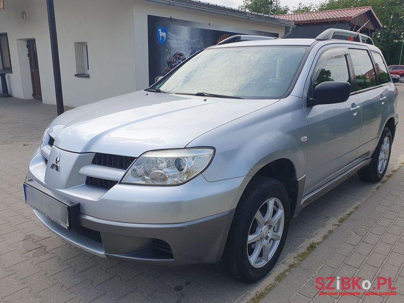 2006' Mitsubishi Outlander photo #2