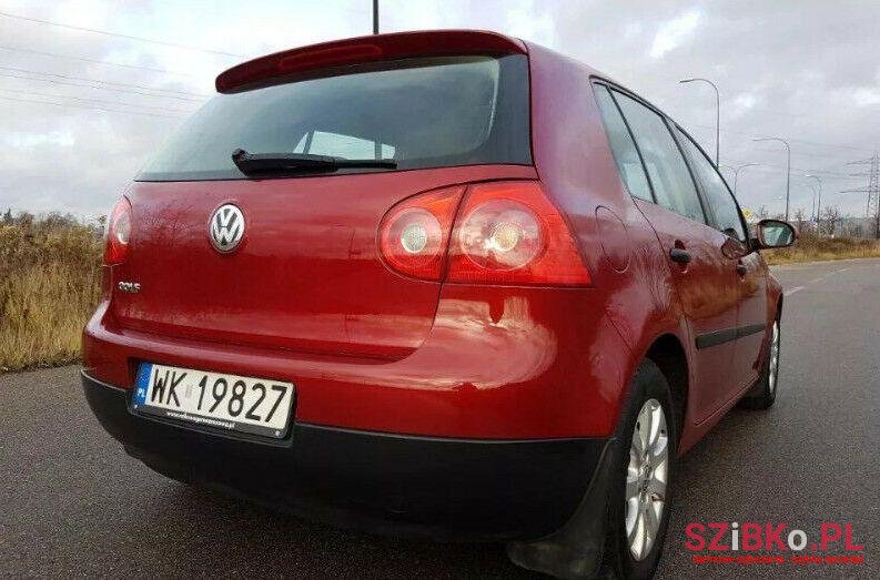 2005' Volkswagen Golf photo #2
