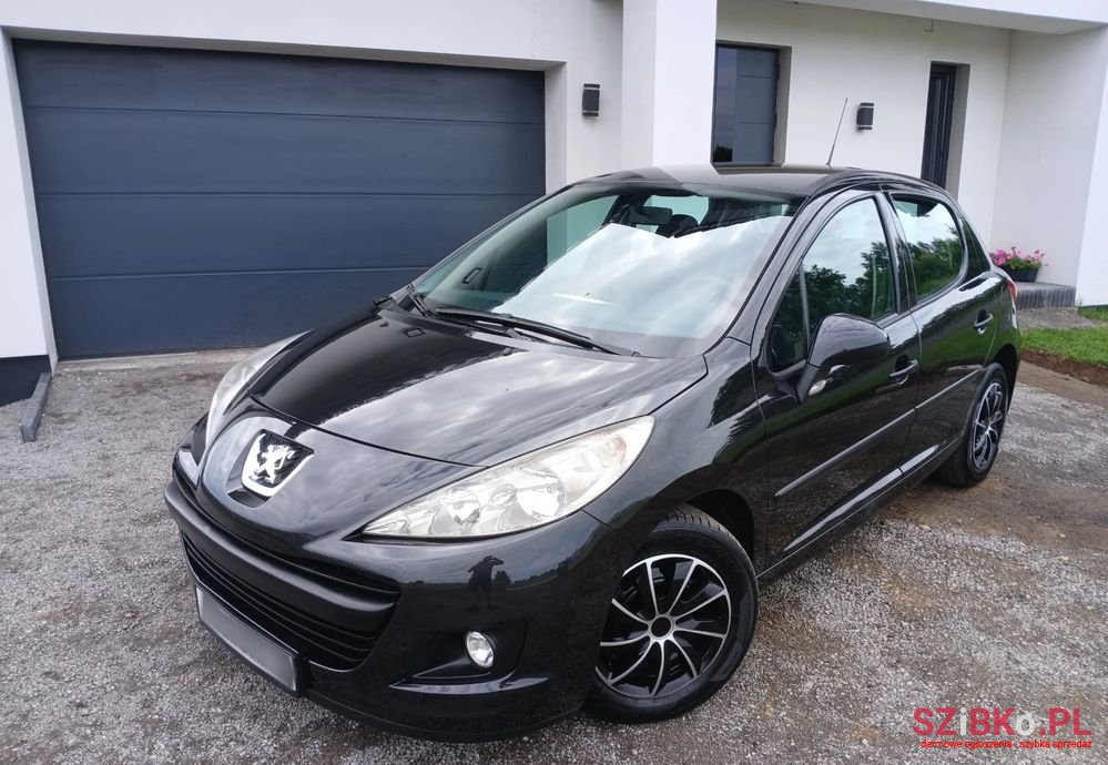 2011' Peugeot 207 1.4 Presence photo #1