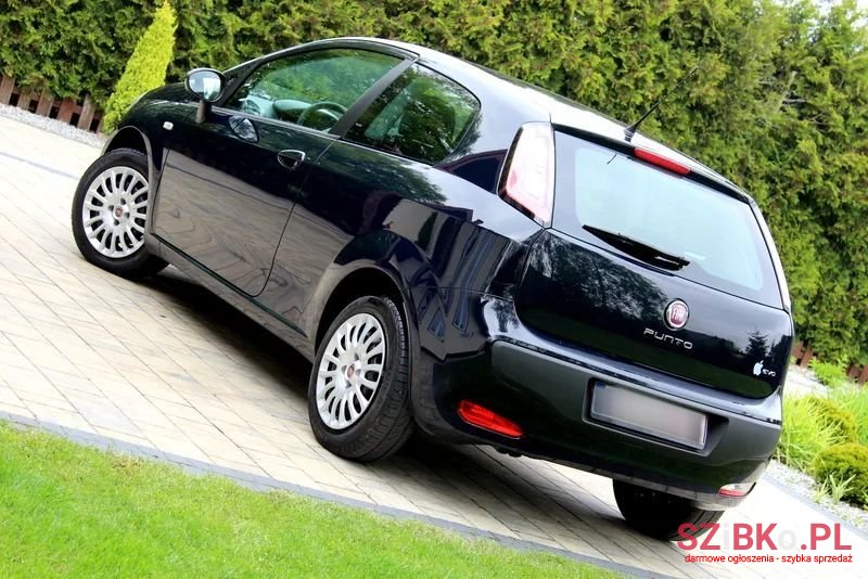 2010' Fiat Punto Evo photo #3