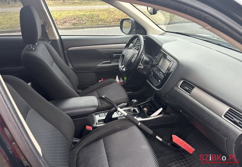 2016' Mitsubishi Outlander 2.0 Instyle + 4Wd Cvt photo #6