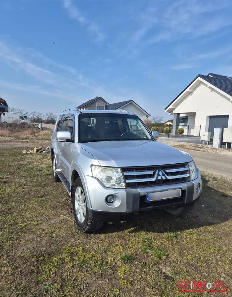 2007' Mitsubishi Pajero photo #1