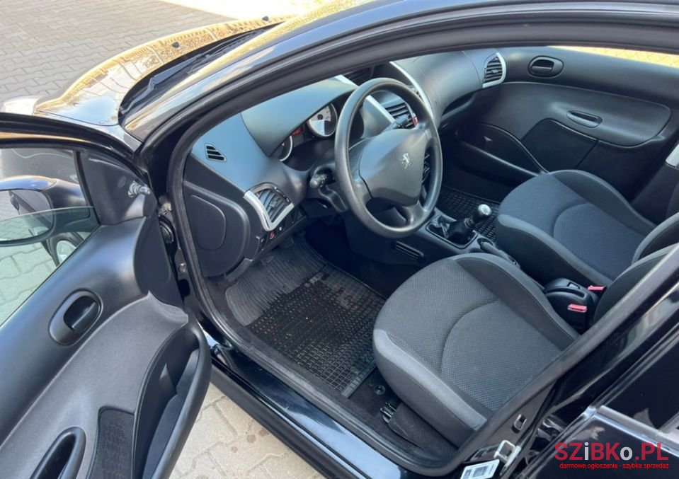 2012' Peugeot 206 Plus photo #5