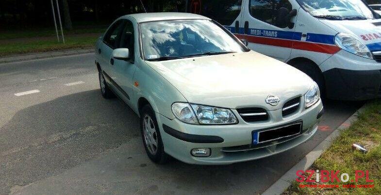 2001' Nissan Almera photo #1