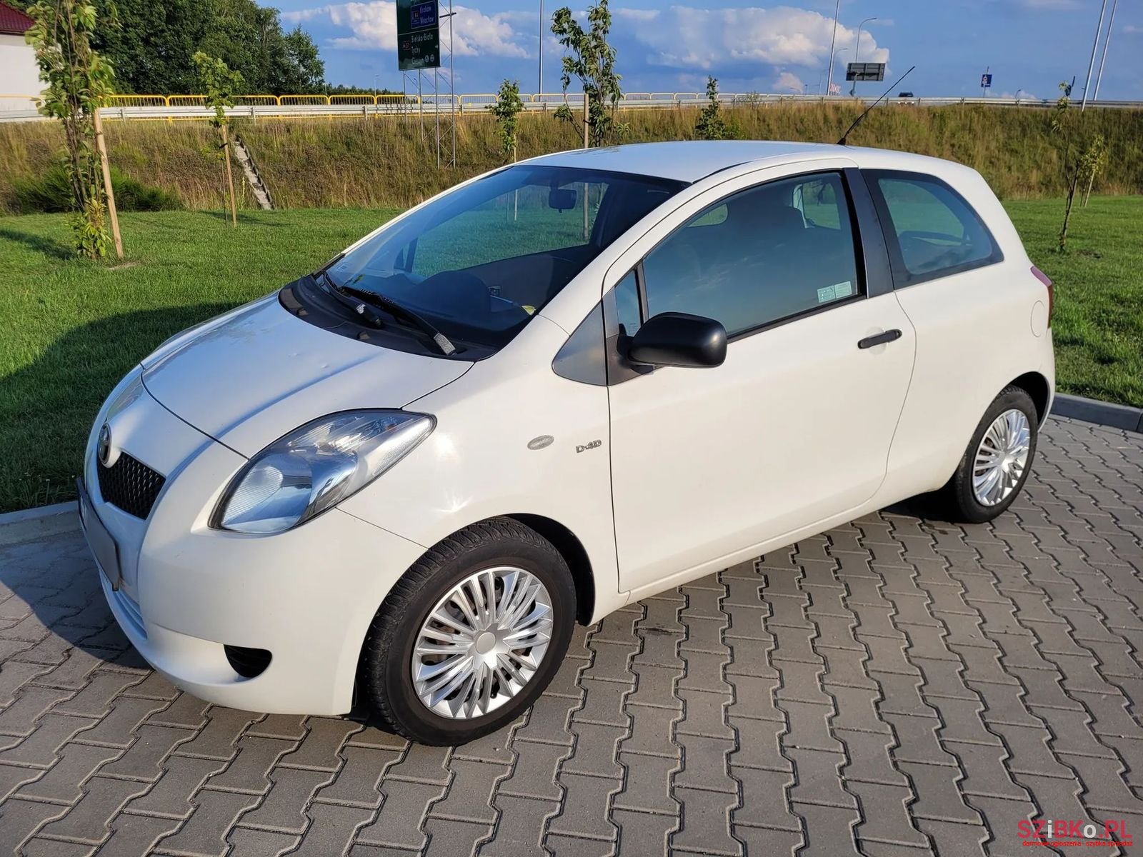 2008' Toyota Yaris photo #1