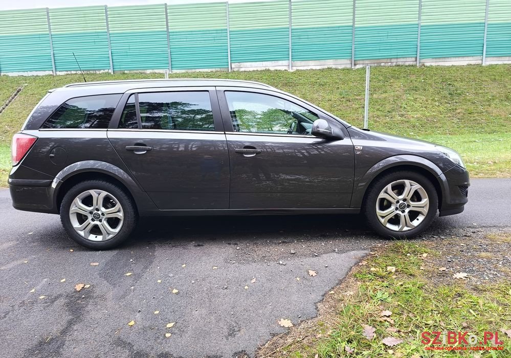 2010' Opel Astra photo #4