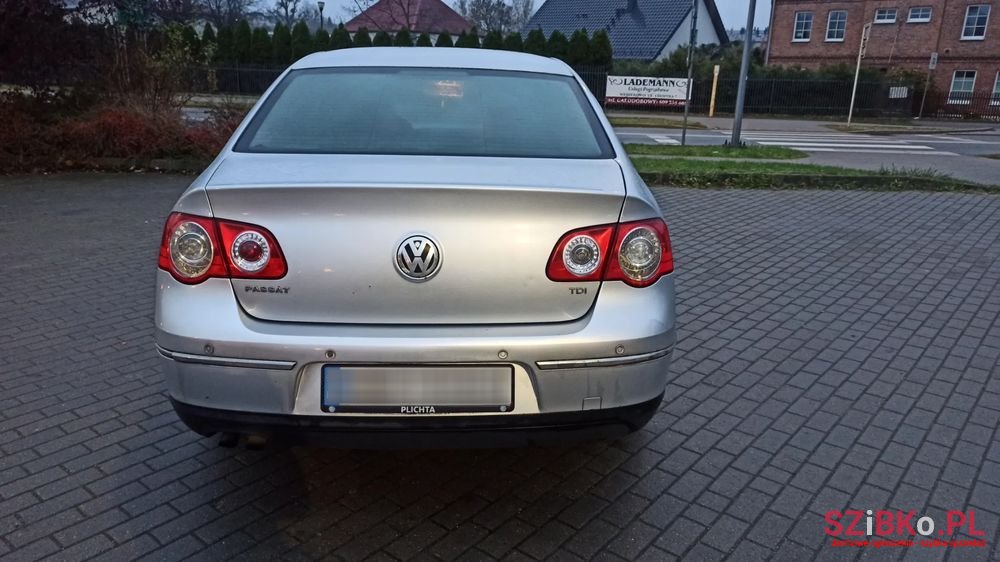 2005' Volkswagen Passat photo #1