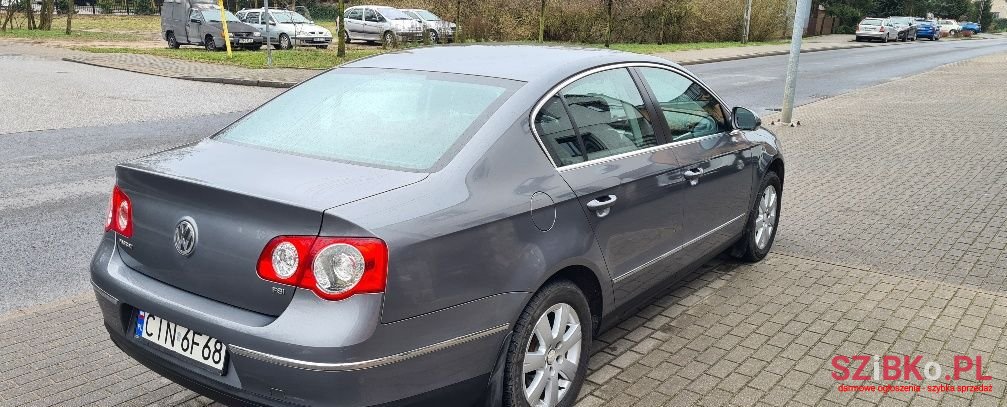 2006' Volkswagen Passat photo #6