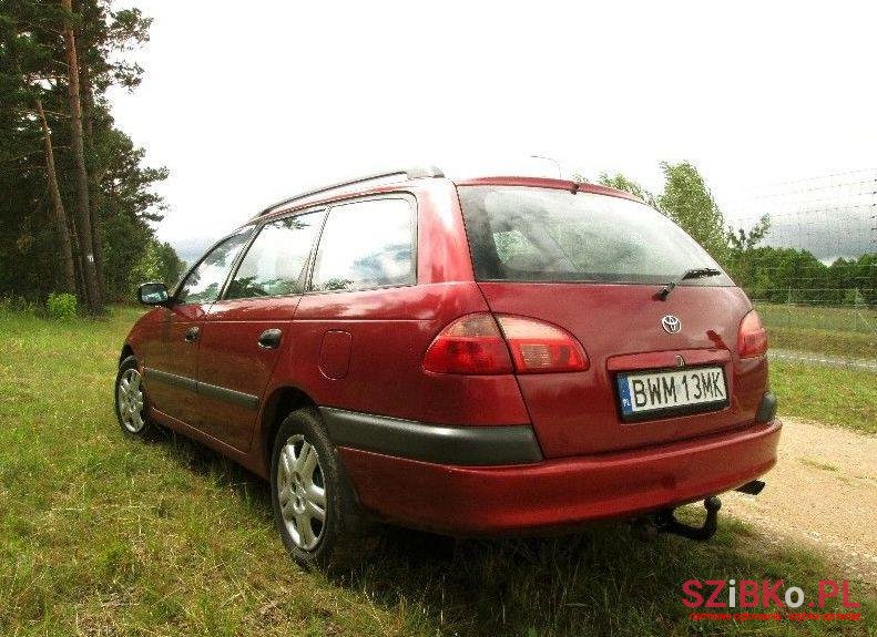 2001' Toyota Avensis photo #1