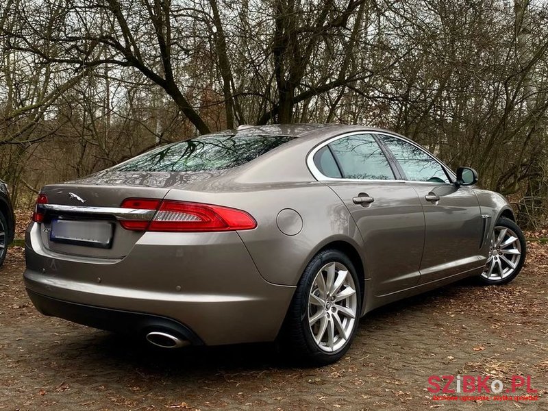 2011' Jaguar XF 2.2 D Luxury photo #3