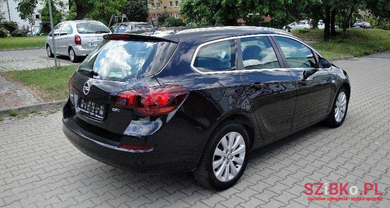 2013' Opel Astra photo #3