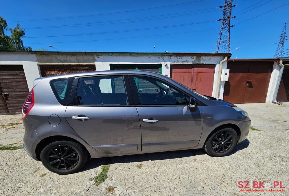 2011' Renault Scenic photo #4