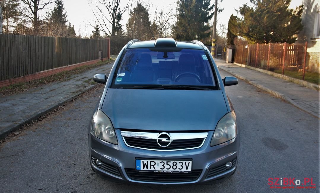 2005' Opel Zafira photo #1