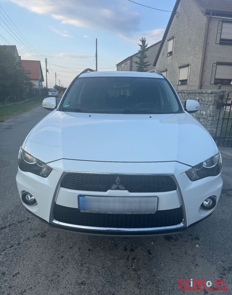 2011' Mitsubishi Outlander photo #3