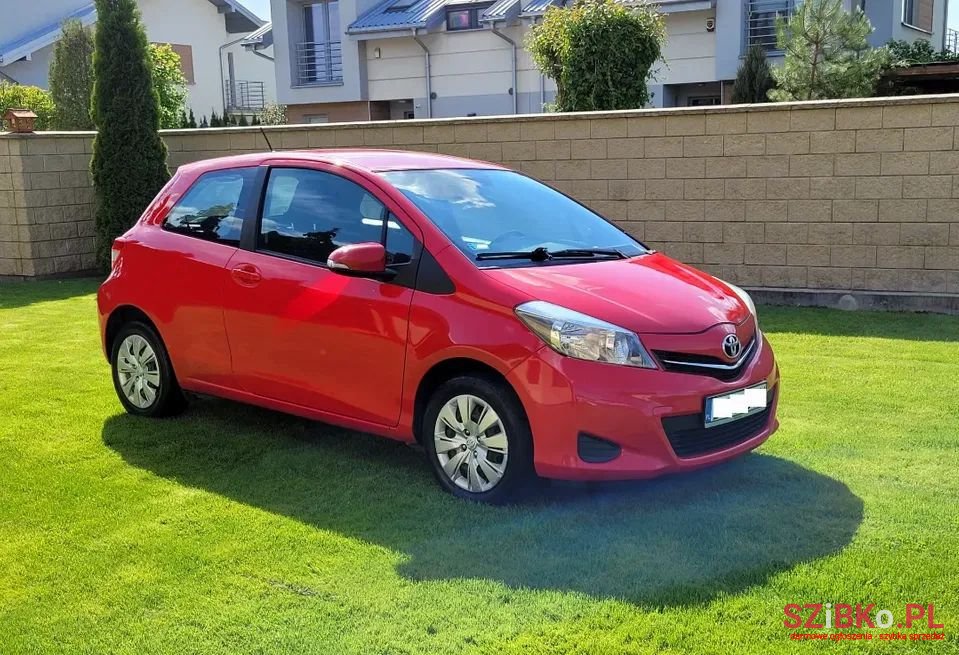2013' Toyota Yaris photo #2